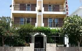 Ξενοδοχείο Καρίς